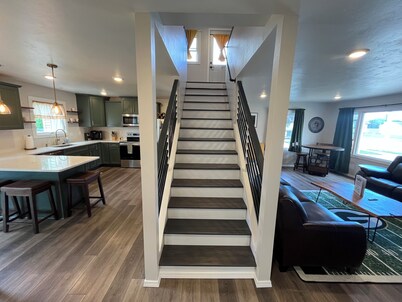 1 Block from Lambeau-great atrium view! 4-bed/2 bath house with large patio.