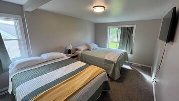 4 bedrooms, WiFi, bed sheets