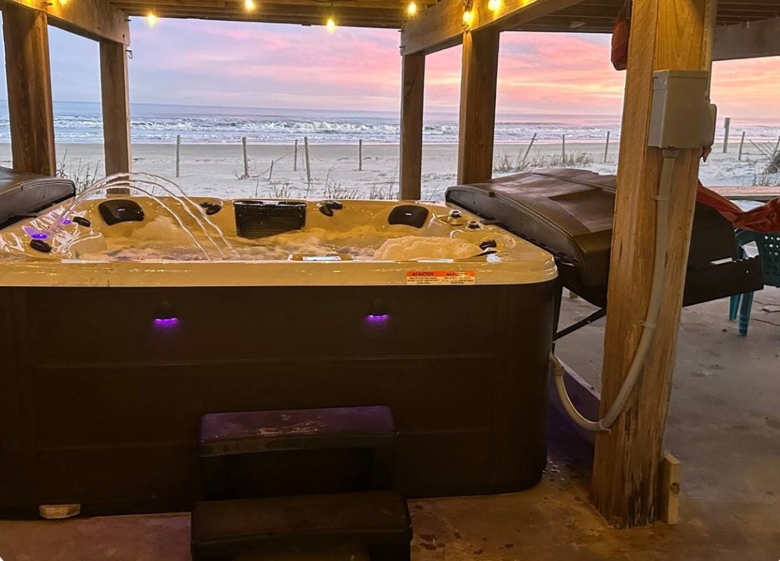 Outdoor spa tub