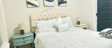 1 slaapkamer, een strijkplank/strijkijzer, gratis wifi, beddengoed