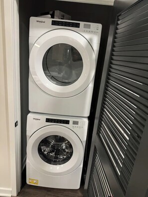 Interior - Charming - 1BR -  Pool - BBQ Grill - Outdoor Dining Area  (Atlanta)