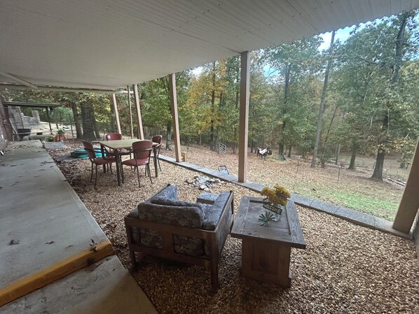 屋外ダイニングエリア