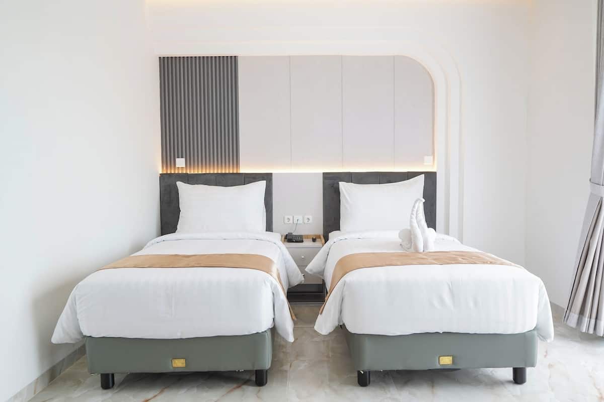 Deluxe Twin Room | Meja, Wi-fi percuma