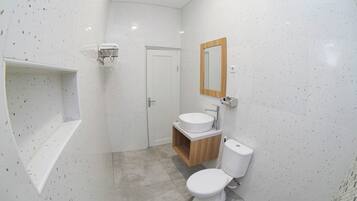 Shower, free toiletries, towels, soap