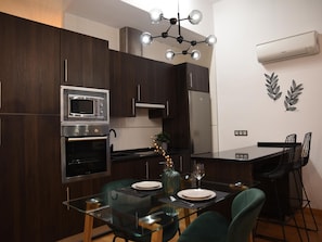 Fridge, microwave, oven, coffee/tea maker