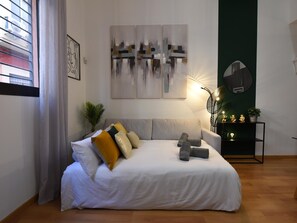 1 bedroom, iron/ironing board, internet, bed sheets