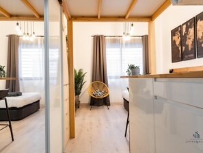 2 habitaciones, tabla de planchar con plancha, internet y ropa de cama 