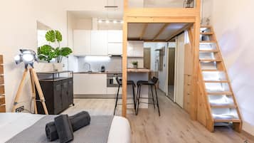 2 bedrooms, iron/ironing board, internet, bed sheets