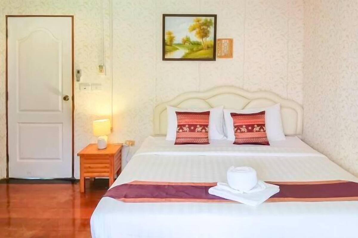 5 quartos, escrivaninha, Wi-Fi de cortesia, roupa de cama