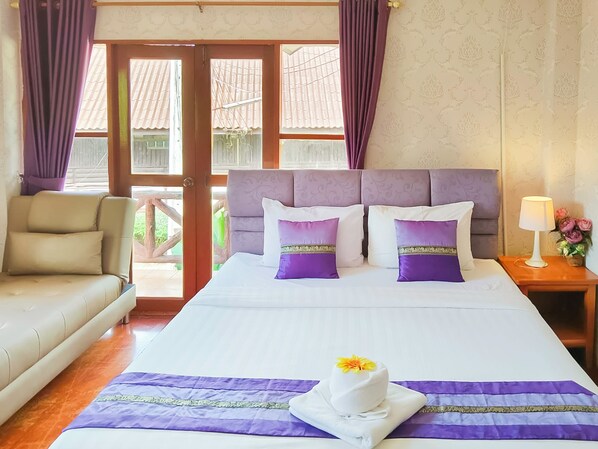 Deluxe Family with Bathtub | Desk, free WiFi, bed sheets - Saitharn Iyara Resort (Sai Yok)