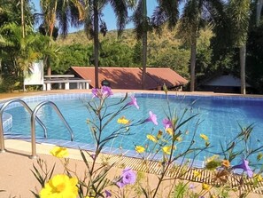 Outdoor pool - Saitharn Iyara Resort (Sai Yok)