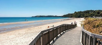 Sur la Mer Onetangi - Our Island