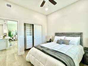 2 bedrooms, iron/ironing board, WiFi, bed sheets - Contemporary Modern Decor Newly Constructed Condo (Tucson)
