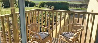 Bungalow - 4 Beds 2 Baths - Dog Friendly - Walks