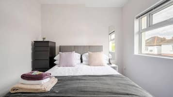 2 bedrooms, iron/ironing board, WiFi, bed sheets