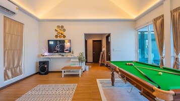 32-inch flat-screen TV with cable channels