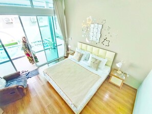 Villa, patio, vue sur la piscine | 4 chambres, accès au Wi-Fi (inclus), literie fournie