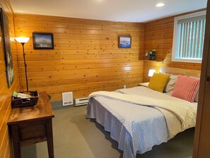 2 bedrooms, desk, travel crib, WiFi - Whispering Pines (Redmond)
