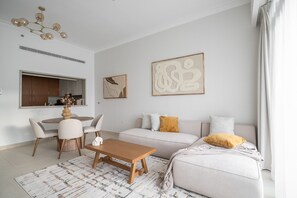 TV - R2 807 Vida Residences  - The Hills | 1 bedroom (Dubai)
