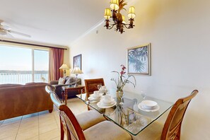 Dining - Cozy lakefront condo with lake view, W/D, AC, kitchen, pool, hot tub & gym (Orlando)