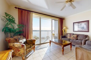 TV - Cozy lakefront condo with lake view, W/D, AC, kitchen, pool, hot tub & gym (Orlando)