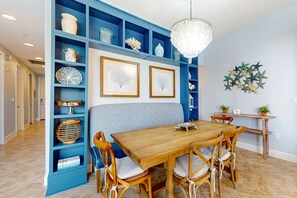 Dining - 3-bedroom waterfront condo with pools, hot tub & lazy river (Galveston)