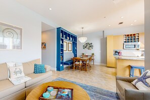 TV, DVD player - 3-bedroom waterfront condo with pools, hot tub & lazy river (Galveston)
