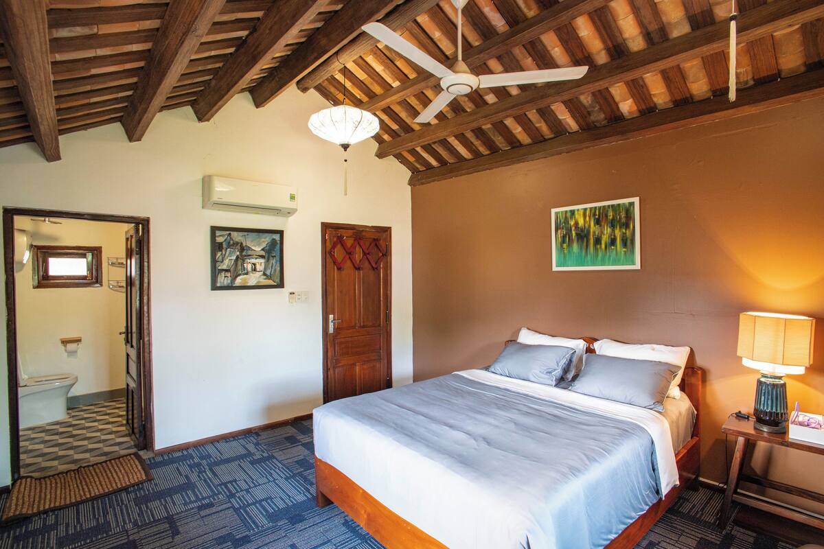 Deluxe Room, Balcony, Courtyard View | Desk, laptop workspace, free WiFi