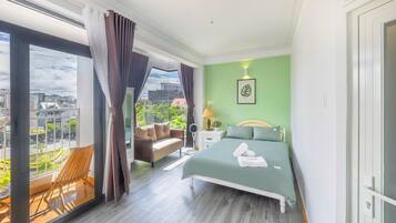 Panoramic-Doppelzimmer | Schreibtisch, laptopgeeigneter Arbeitsplatz