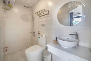 Shower, hair dryer, towels, soap - Trung Duc Signature (Da Lat)