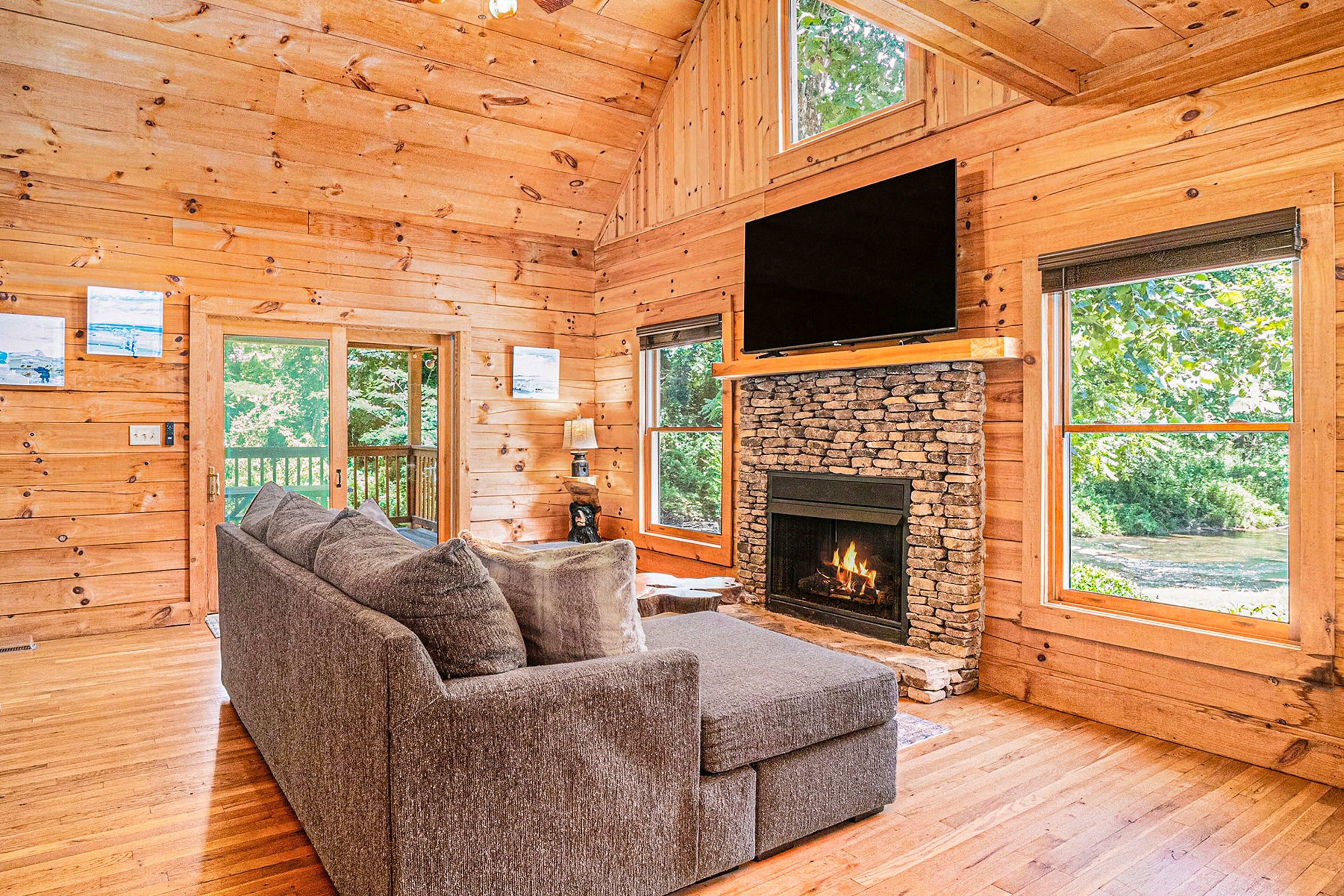 Télévision, cheminée