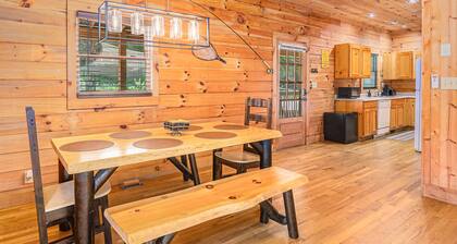 Rare easy access RV, trailer, & motorcycle parking, dog friendly cabin