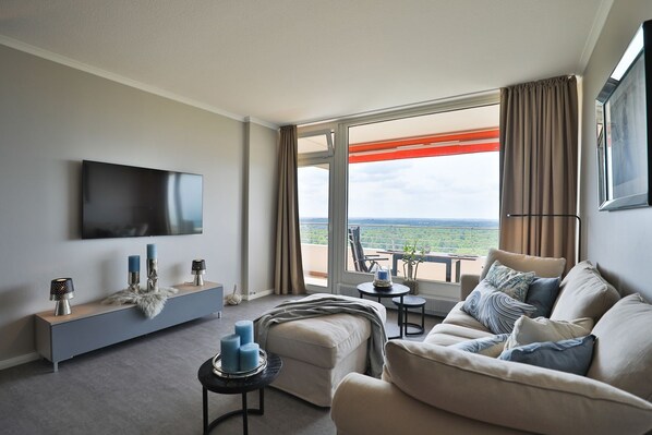 TV, table tennis, stereo