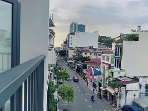 City studio, balkon, uitzicht op de stad | Uitzicht vanaf balkon