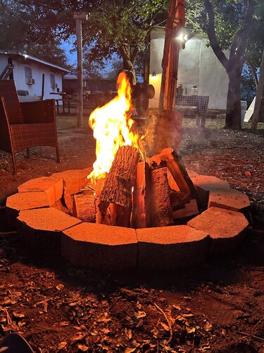 Four Sisters Casita - Cozy country feel 2-bedroom house in town with WiFi & AC.