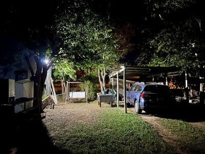 Cozy country feel 2-bedroom house in Cotulla with WiFi and AC
pets welcomed
