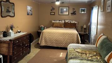 2 bedrooms, desk, free WiFi, bed sheets