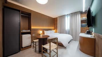 Deluxe Room | 1 bedroom, desk, laptop workspace, free WiFi