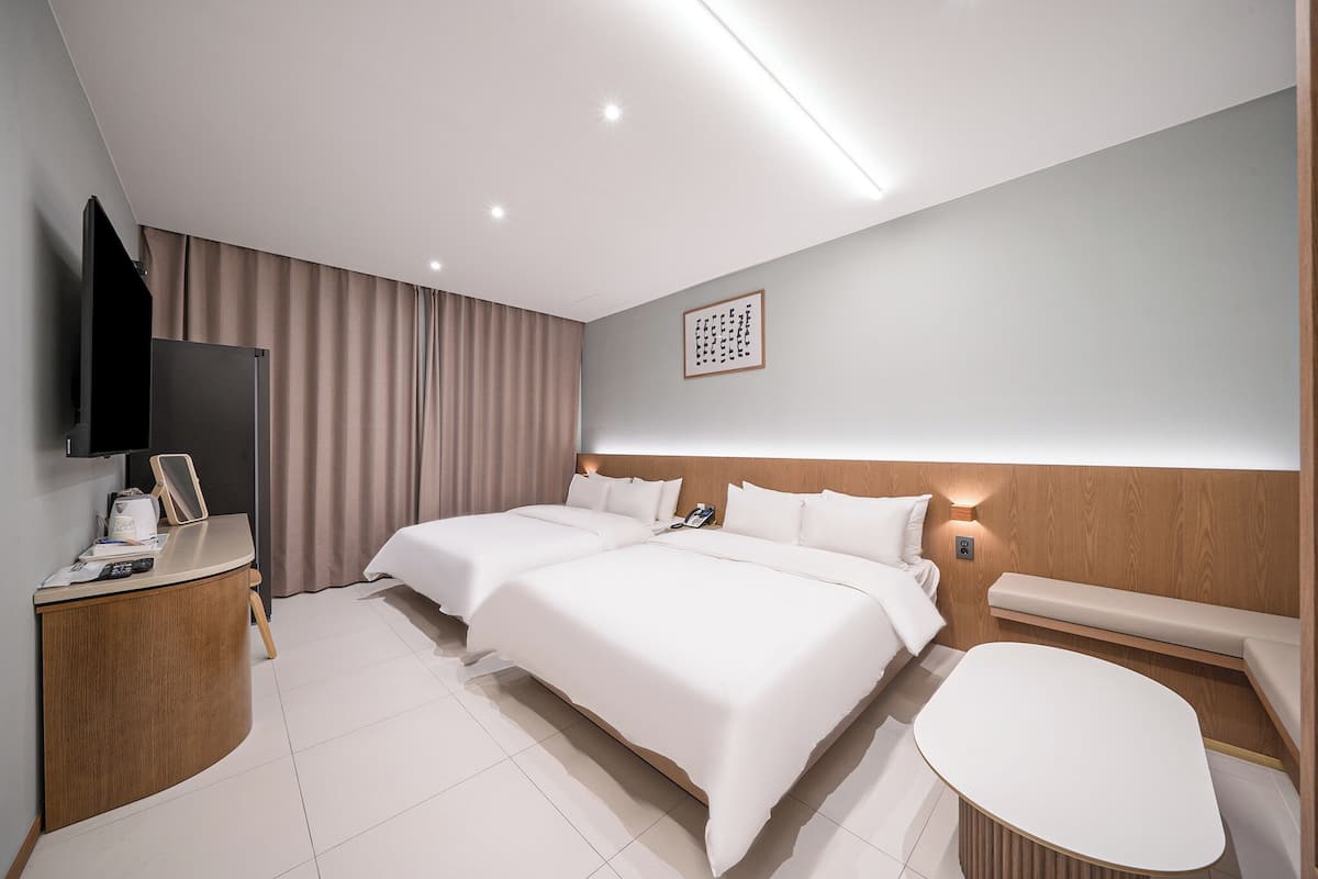 Twin Room | 1 bedroom, desk, laptop workspace, free WiFi