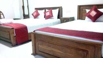 Escritorio y espacio para trabajar con un portátil