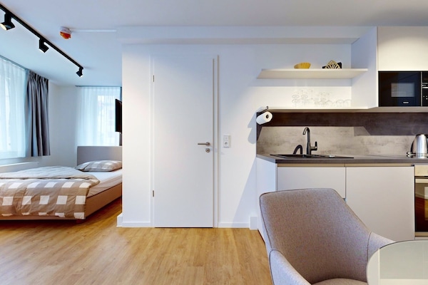 Fully equipped kitchenette in the N°8A Boardinghouse Lüneburg (1)