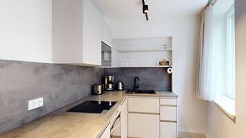 Kühlschrank, Mikrowelle, Ofen, Herdplatte