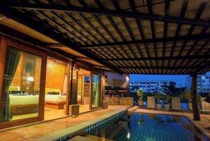 5 bedrooms, in-room safe, blackout curtains, iron/ironing board