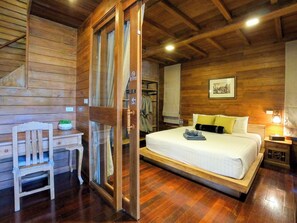 5 quartos, cofres nos quartos, cortinas blackout