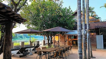 Villa, River View | Living area