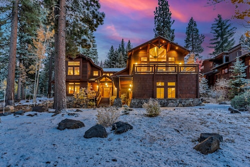Northstar Ski-In/Ski-Out with Hot Tub & Views