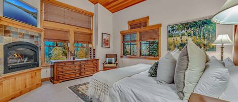 5 bedrooms, desk, WiFi, bed sheets