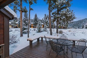Outdoor dining - Bright Breck Condo – Walk to Ski Lift & Shuttle (Breckenridge)