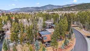 Exterior - Bright Breck Condo – Walk to Ski Lift & Shuttle (Breckenridge)