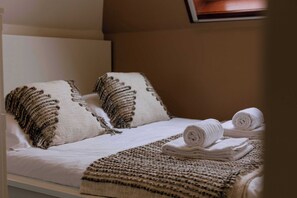 3 bedrooms, travel cot, WiFi, bed sheets